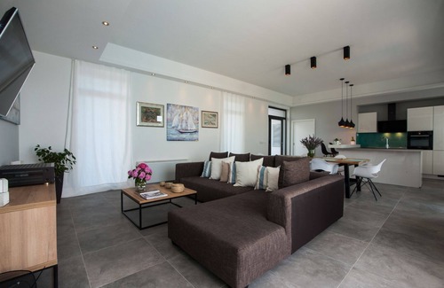 Sutivan Villa | Beachfront Villa Endora: Pet-Friendly Retreat with Pool