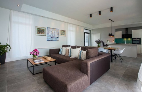 Sutivan Villa | Beachfront Villa Endora: Pet-Friendly Retreat with Pool