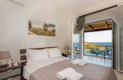 Korithi Villa | Beachfront Villa Komis - Experience Panoramic Infinity Views