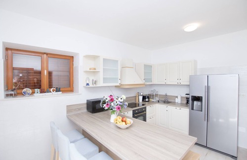 Stikovica House | Beachfront Villa Nena: Ocean View with Pool & Breakfast