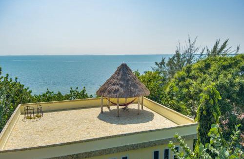 Placencia Villa | Beachfront Villa Pool Sleeps 7 Grand Lounge