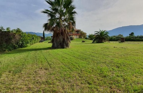 Molos-Agios Konstantinos House | Beachfront Villa Tranquility: Pet-Friendly Ocean Retreat