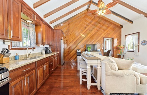 Sittee River Villa | Beachfront Retreat with Free Golf Cart & Extra Studio