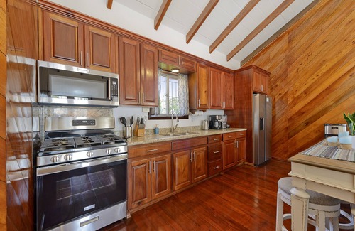 Sittee River Villa | Beachfront Retreat with Free Golf Cart & Extra Studio