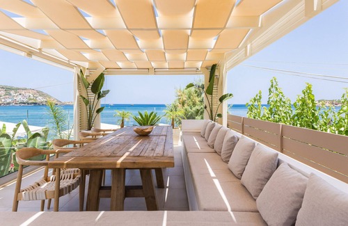 Bali Villa | Beachfront Villa with Ocean Views, Gym & Daily Cleaning