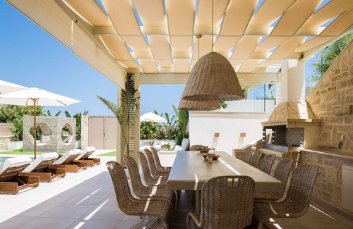 Bali Villa | Beachfront Villa with Ocean Views, Gym & Daily Cleaning