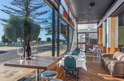 Burnie Hotel | Oceanfront Beachfront Voyager Motor Inn with Family Amenities