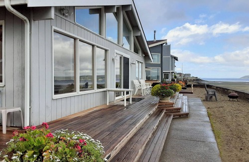 Bells Beach Cottage | Beachfront Whidbey Island Home with Family-Friendly Amenities
