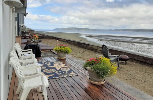 Bells Beach Cottage | Beachfront Whidbey Island Home with Family-Friendly Amenities
