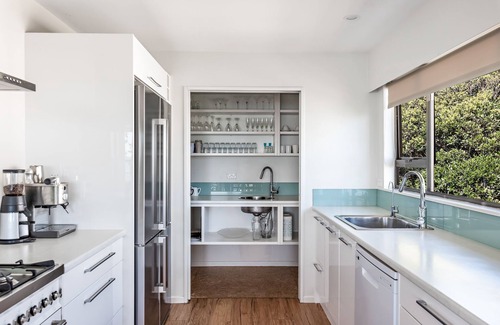 Raumati South House | Beachfront Escape with Space for the Whole Family!