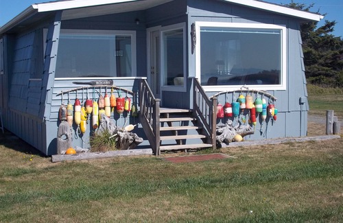 Lopez Island Cabin | Beachfront Haven on Lopez Island with Ocean Views & Breakfast