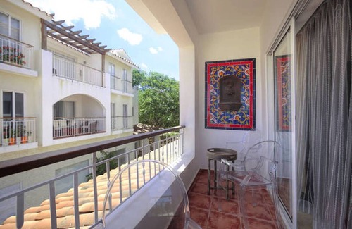 Dominicus Apartment | Beachfront Paradise with Scenic Views and Great Amenities