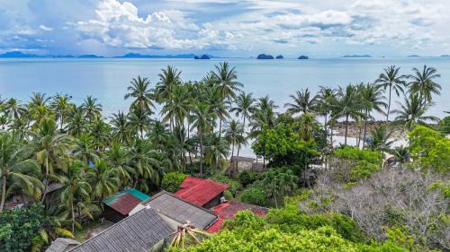 Taling Ngam Villa | Beachfront Elegance at The Wooden Beach House