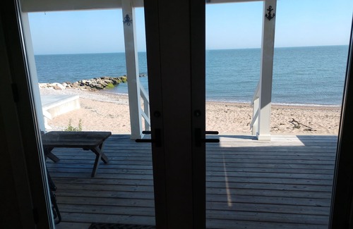 Momauguin House | Beachfront Property with Ocean View - Guest Rated 9.8/10