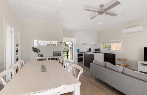 Currarong House | Beachhouse Currarong - Pet Friendly Beachfront