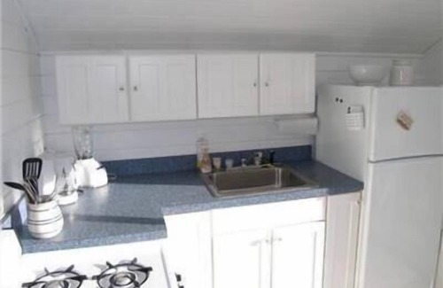 East Sandwich Cottage | Beachland 12: Oceanfront Cottage with Pool & Breakfast