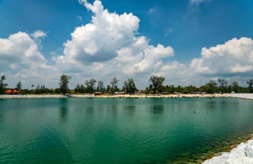 Kuala Terengganu House | Beachland Guesthouse: Ocean View & Family-Friendly Retreat