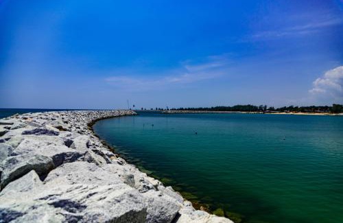 Kuala Terengganu House | Beachland Guesthouse: Ocean View & Family-Friendly Retreat