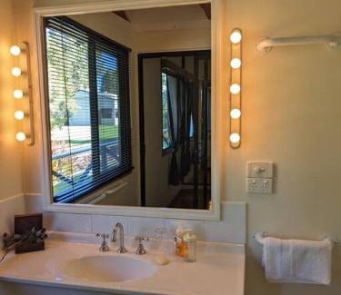 Beachmere House | Beachmere Escape: Guest Rated 10/10 with Breakfast Included