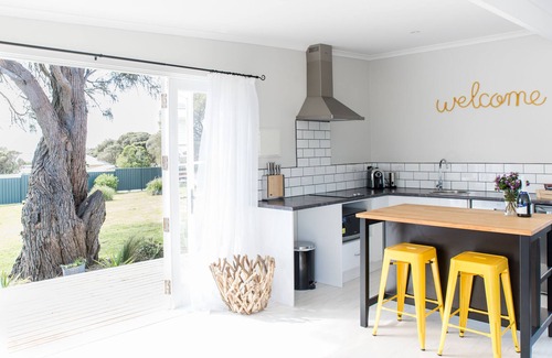 Rivoli Bay Cottage | Beachport drift AWAY - drift WOOD Cottage