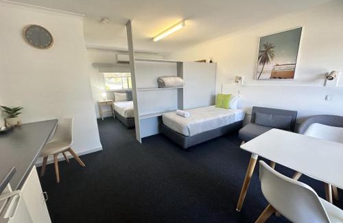 Rivoli Bay Hotel | Beachport Motor Inn: Family-Friendly Getaway by the Coast