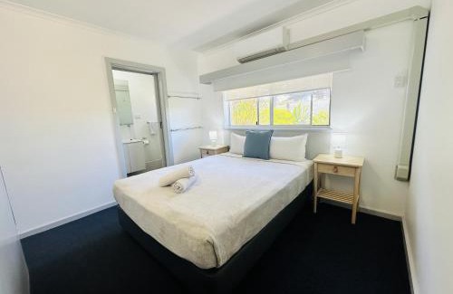 Rivoli Bay Hotel | Beachport Motor Inn: Family-Friendly Getaway by the Coast