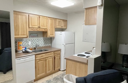 Biltmore Beach Condo | Beachside Condo with Pool View - Rated 10/10 by Guests