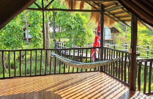 Mimaropa Cabin | Beachside 1: Pet Friendly with Complimentary Breakfast