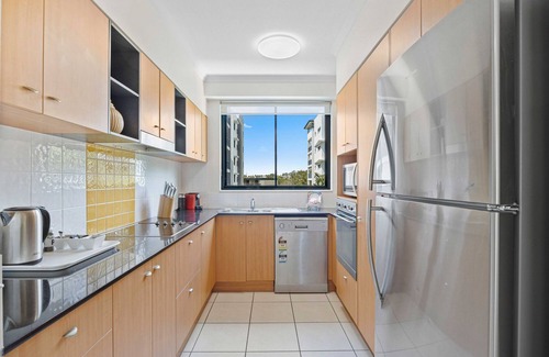 Alexandra Headland Apartment | Beachside 2-Bed with Pools, Gym, BBQ & Ocean View