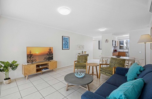 Alexandra Headland Apartment | Beachside 2-Bed with Pools, Gym, BBQ & Ocean View