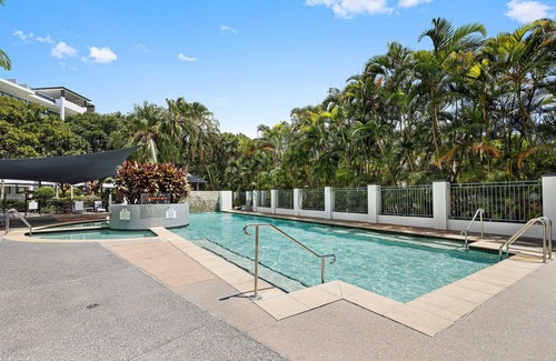 Alexandra Headland Apartment | Beachside 2-Bed with Pools, Gym, BBQ & Ocean View