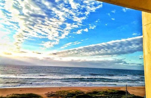 Kingsborough Apartment | Beachfront 3-Bed Apartment with Ocean Views & Pool Access