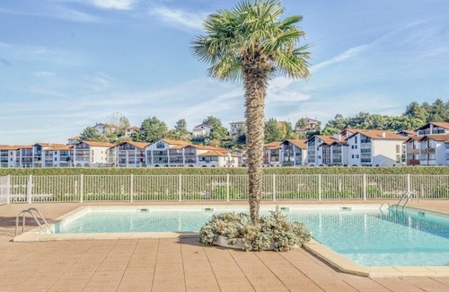 Behobie Apartment | Cozy Oceanfront Apartment Urrugne for 4 with Pool