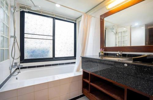 Nai Harn Apartment | Oceanfront 2BR Beachside Apt Near Nai Harn Beach