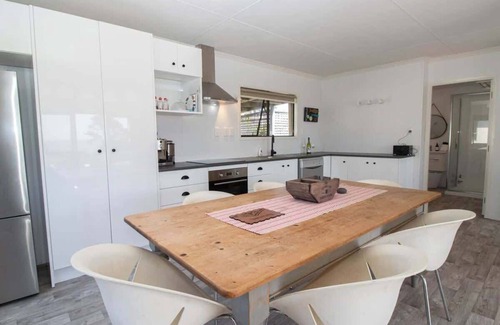 Oakura House | Unique Aqua Vista on Arden: Oceanfront Getaway Awaits