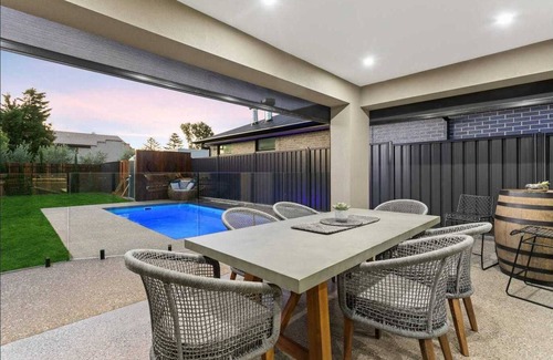 Semaphore Park House | Tranquil Beachside Retreat in Semaphore South for Families