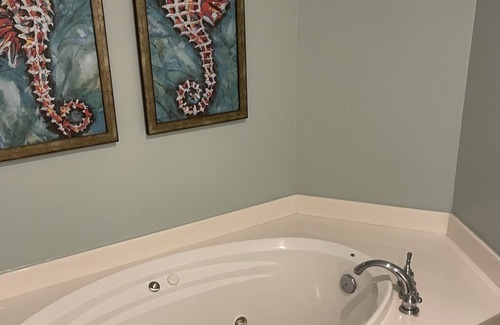 Galveston Resort | Beachside Resort Condo: Family-Friendly with Hot Tub Access