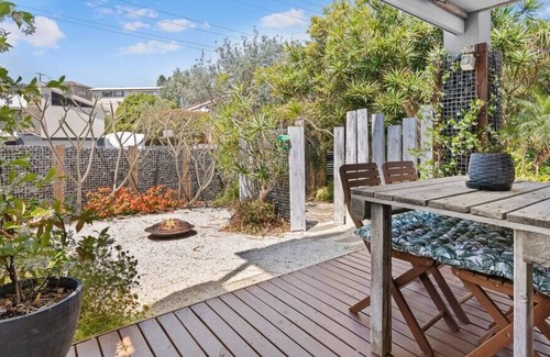 Forresters Beach House | Beachside Bliss / Forresters Beach