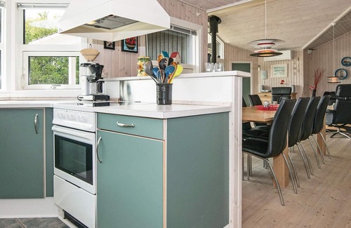 Lyngsbæk Strand House | Spacious 8-Person Holiday Home with Ocean View in Ebeltoft