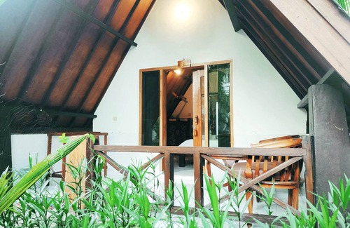 Gili Air House | Beachside Bungalow with Pool and Diving Facilities