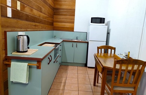 Nelly Bay Cottage | Oceanfront Beachside Cottage: A Private Hidden Gem