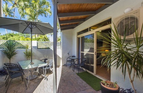 Nelly Bay Cottage | Oceanfront Beachside Cottage: A Private Hidden Gem