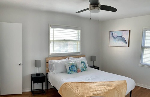 Seabreeze Park House | Beachside Cottage - Walk to the Water