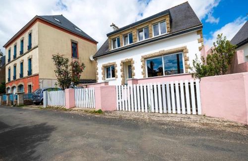 Le Pouldu House | Cozy Villa Steps from the Atlantic - Family Friendly Retreat
