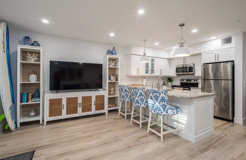 Delray Beach Condo | Beachside Retreat with Ocean Views and Pool Access