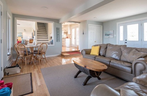 Pictou County House | Beachside Getaway Villa with space for 20+