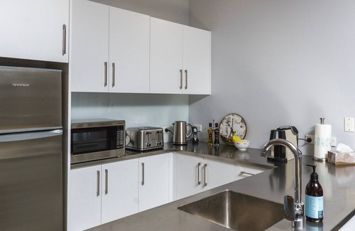 Castor Bay Cottage | Oceanfront Retreat: Castor Bay Holiday Apartment Awaits