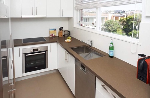 Tamarama Apartment | Beachside Haven Near Bondi with Ocean View & Pool