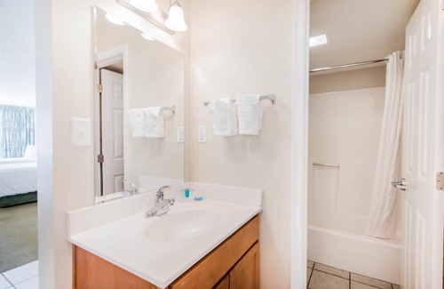 Fort Bay Hotel | Relaxing Beachside Resort with Oceanfront Views in Panama City