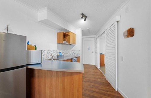 Urangan Apartment | Beachside Retreat in Urangan Mantra Resort